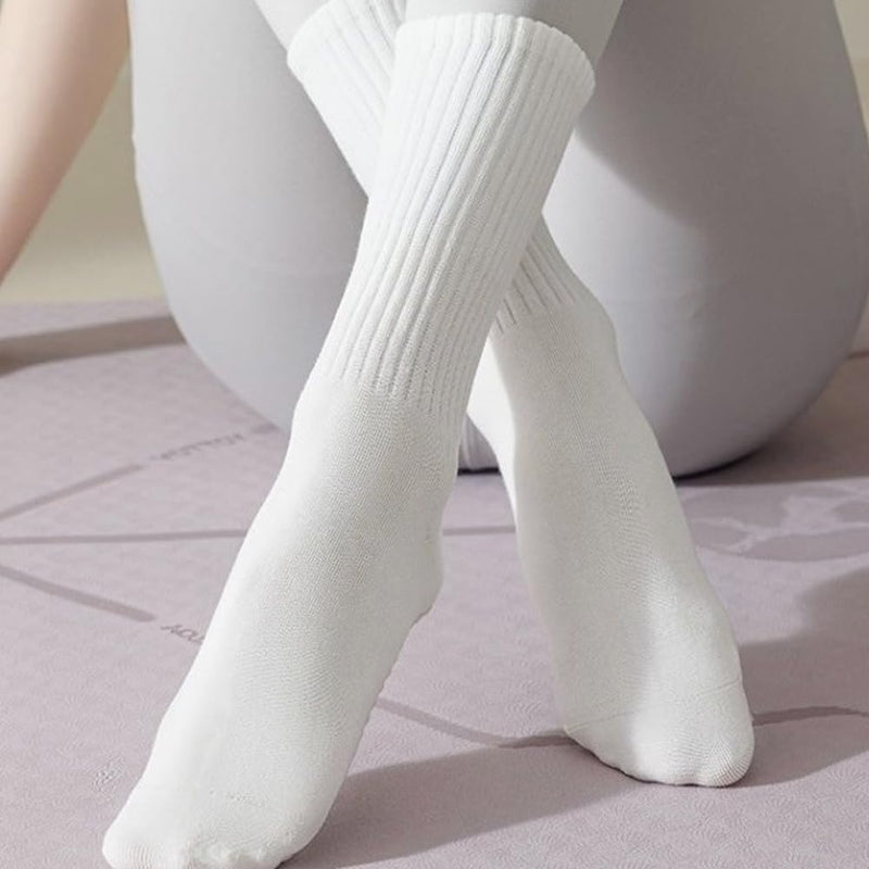 Laad afbeelding in Galerijviewer, Antislip yogasokken 4 paar van ademend katoen met siliconen grip en dubbele strepen voor pilates en dansen – gripsokken – balletslokken - happygetfit.com
