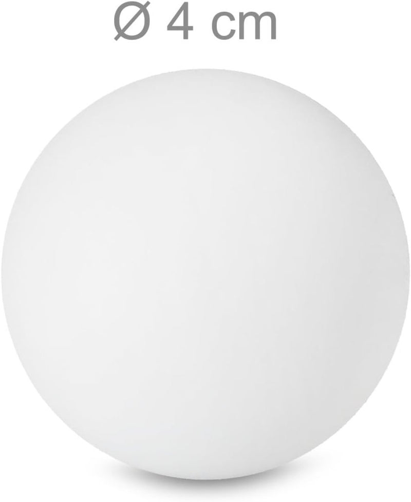 Load image into Gallery viewer, Een effen witte bol, lijkend op een veelzijdig beerpongballettje uit de Speel-set, met een diameter van 4 cm, staat op een witte achtergrond.
