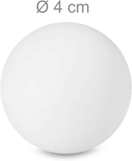 Een effen witte bol, lijkend op een veelzijdig beerpongballettje uit de Speel-set, met een diameter van 4 cm, staat op een witte achtergrond.