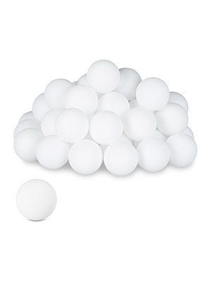 Load image into Gallery viewer, Een stapel witte ballen uit de veelzijdige 100-delige beerpongballenset, met één losse op de voorgrond.
