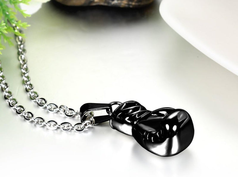 Załaduj obraz do przeglądarki galerii, Bokshandschoen ketting van roestvrij staal met hanger en karabijnsluiting – bokssieraden – sportketting - happygetfit.com
