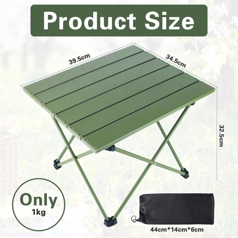 Load image into Gallery viewer, Beleef het ultieme kampeeravontuur met onze draagbare campingtafel, met een opvouwbaar groen design en aluminium tafelblad. Hij meet 39,5 cm x 34,5 cm, staat op een hoogte van 32,5 cm, weegt slechts 1 kg en wordt geleverd met een handige draagtas (44 cm x 14 cm x 6 cm).
