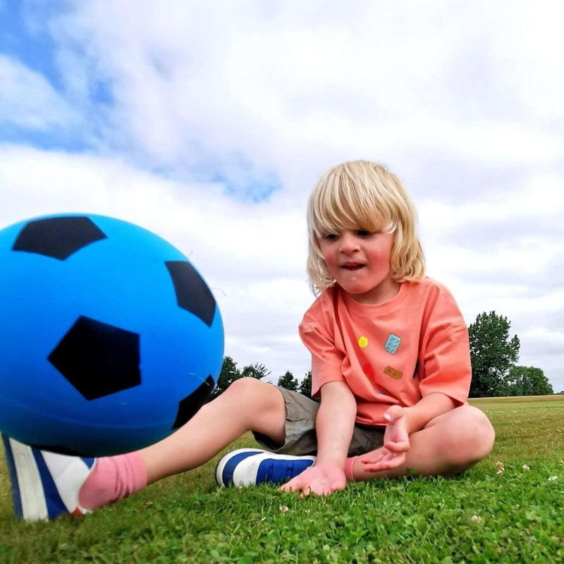 Laad afbeelding in Galerijviewer, Fun Sport 20cm Football Indoor/Outdoor BLUE Soft Sponge Foam Soccer Ball Size 5 - happygetfit.com

