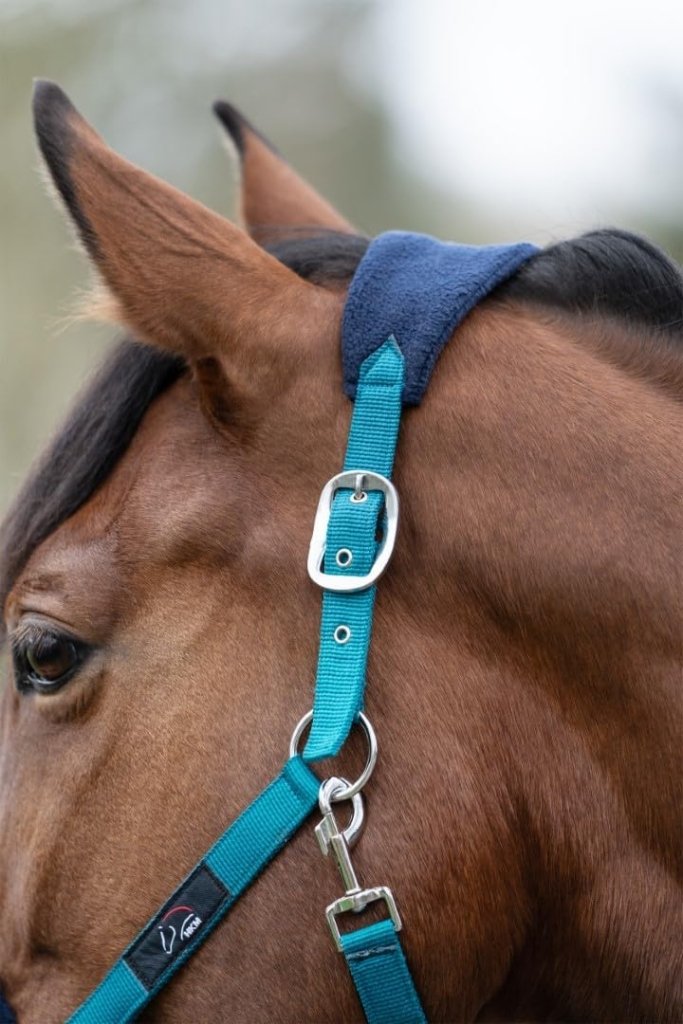 Laad afbeelding in Galerijviewer, HKM Holster met gebreide karabijnhaak &amp; vliegenfranjes, grijs/roze, pony - happygetfit.com

