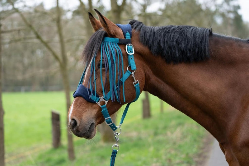 Laad afbeelding in Galerijviewer, HKM Holster met gebreide karabijnhaak &amp; vliegenfranjes, grijs/roze, pony - happygetfit.com
