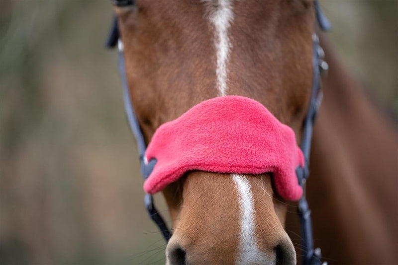 Laad afbeelding in Galerijviewer, HKM Holster met gebreide karabijnhaak &amp; vliegenfranjes, grijs/roze, pony - happygetfit.com
