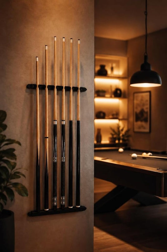 John West Biljartset – wandhouder + 2 professionele staarten + 2 standaard staart + 2 korte staarten - happygetfit.com