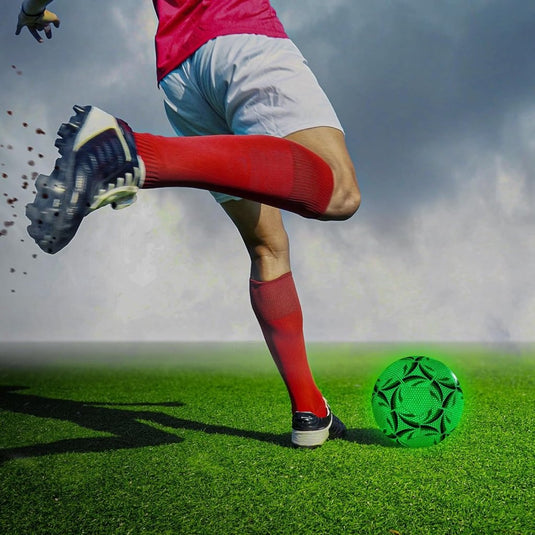 Lichtgevende voetbal maat 5 met pomp en opbergtas groen - happygetfit.com