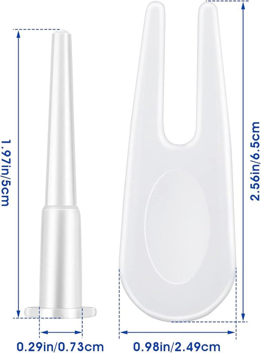 Deze twee witte plastic haringen zijn gemaakt van duurzaam materiaal en meten 5 cm bij 0,29 cm en 6,5 cm bij 2,49 cm, perfect voor gebruik in de "Altijd een perfect opgeblazen fitnessbal – Ontdek de reparatieset voor een fitnessbal!.