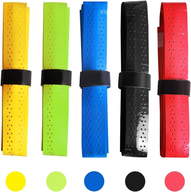 Load image into Gallery viewer, Vijf rollen van onze &quot;Optimaliseer jouw spel met onze anti-slip racket overgrips!&quot; worden verticaal weergegeven in geel, groen, blauw, zwart en rood met een zwarte band voor grip. Gemaakt van PU-materiaal voor uitzonderlijke zweetabsorptie, zorgen ze voor superieure antislipprestaties.
