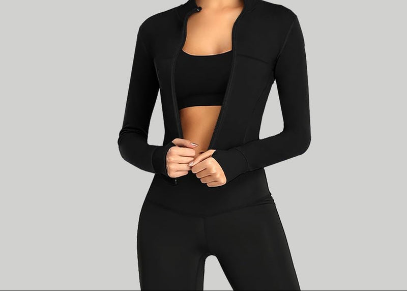Załaduj obraz w przeglądarce galerii, Sporttop dames met korte mouwen en ritssluiting in aansluitend cropped model voor yoga en fitness – trainingsshirt – yogakleding - happygetfit.com
