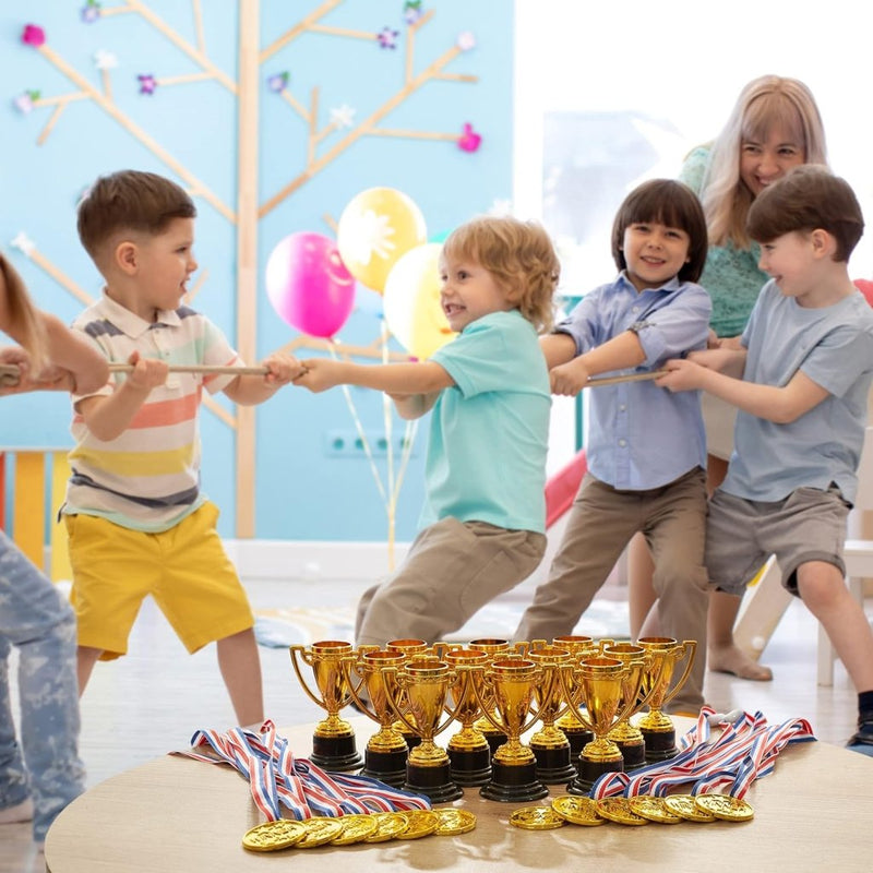 Laad afbeelding in Galerijviewer, THE TWIDDLERS 24 stuks trofeeën en medailles voor kinderverjaardagsfeest, schoolsport, toernooi en Halloween-kostuumfeesten, gastgeschenken en beloningen - happygetfit.com
