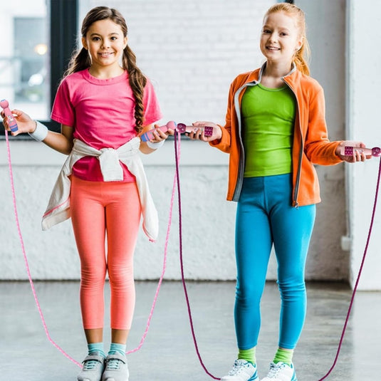 Verstelbaar Springtouw voor Kinderen - 2,6 m Katoenen Touw met Houten Handvat - Sport en Touwspringen - happygetfit.com