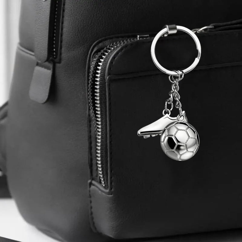 Laden Sie das Bild in Galerie -Viewer, Voetbal sleutelhanger met metalen hanger - happygetfit.com
