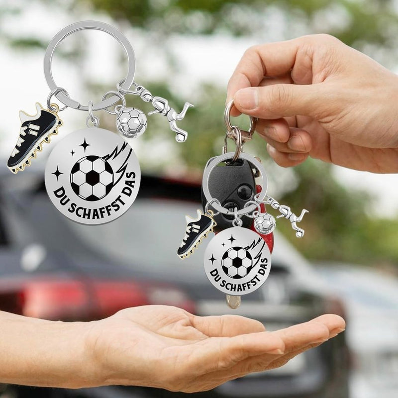 Laden Sie das Bild in Galerie -Viewer, Voetbal sleutelhanger met metalen hanger - happygetfit.com
