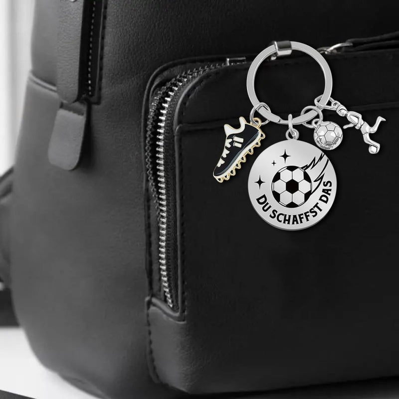 Laden Sie das Bild in Galerie -Viewer, Voetbal sleutelhanger met metalen hanger - happygetfit.com
