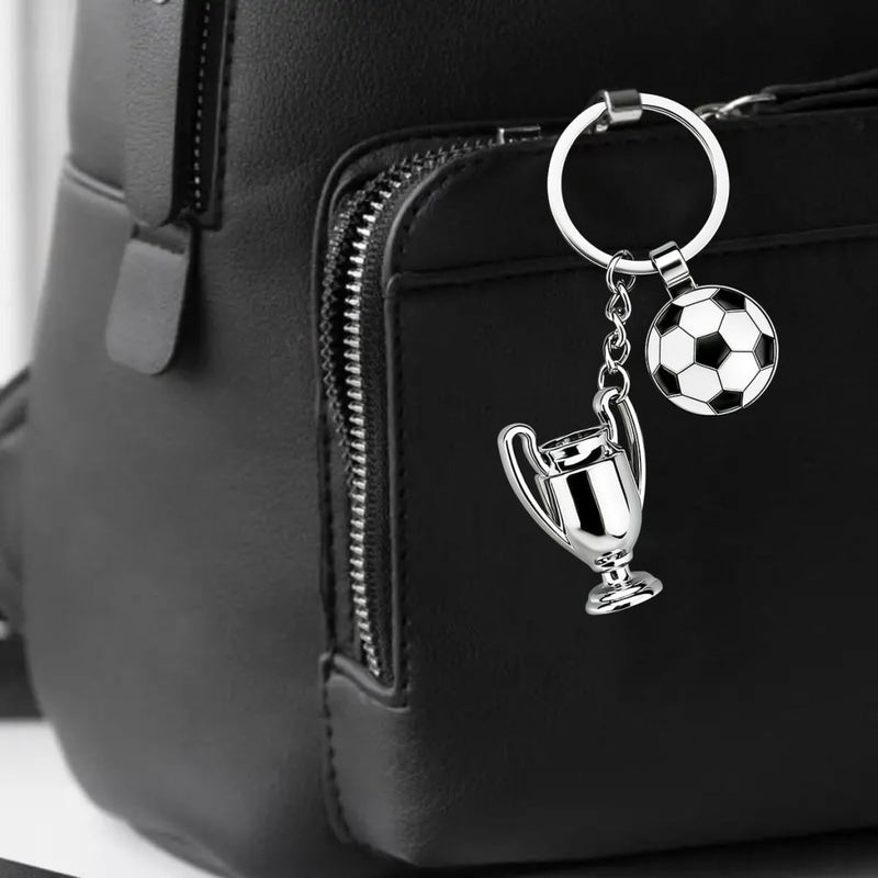 Laden Sie das Bild in Galerie -Viewer, Voetbal sleutelhanger met metalen hanger - happygetfit.com

