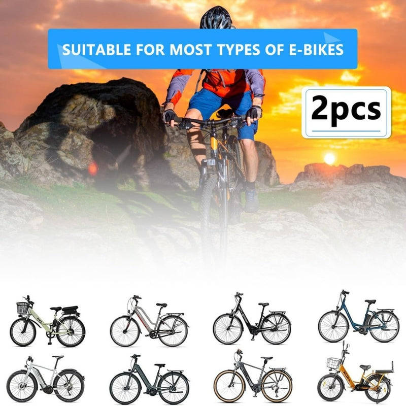 Load image into Gallery viewer, Fietser op een e-bike met hieronder weergegeven verschillende soorten e-bikes die aangeven dat ze compatibel zijn met een ontdekking de ultieme bescherming voor jouw E-Bike accu: Onze E-Bike accu beschermhoes voor de meeste e-bike modellen.
