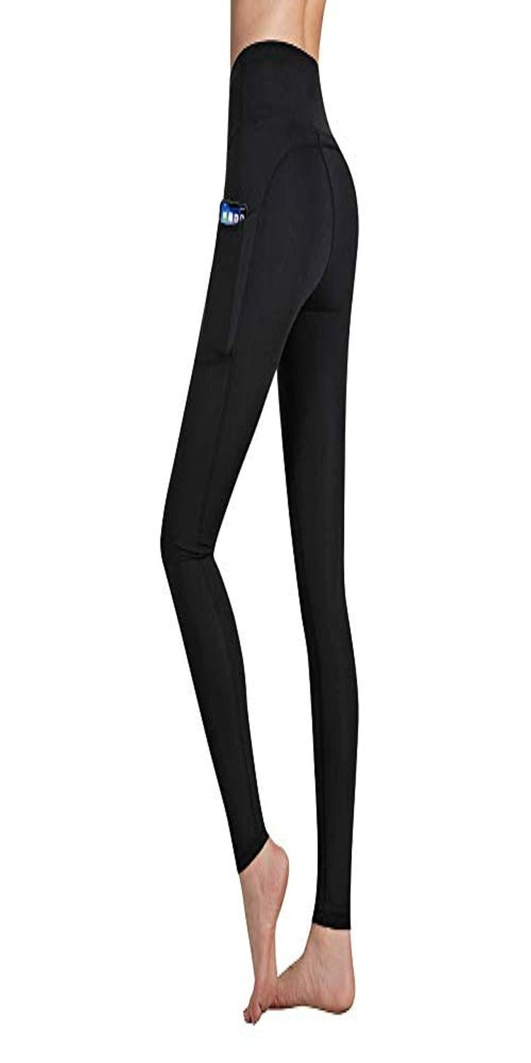 Laad afbeelding in Galerijviewer, Het achteraanzicht van een vrouw in zwarte leggings met Ervaar luxe comfort en stijl met onze yogabroek met zakken! tailleband.
