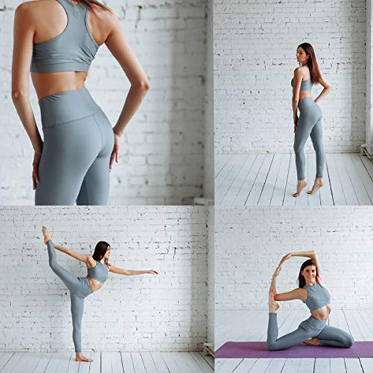 Vier poses van een vrouw die yoga beoefent in Ervaar luxe comfort en stijl met onze yoga broek met zakken!, in een kamer met witte bakstenen muren.