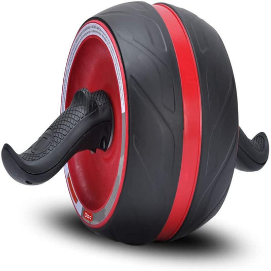 Een rood en zwart Ontdek de ab roller voor effectieve thuisworkouts en een strakke buik voor fitnessoefeningen geïsoleerd op een witte achtergrond.