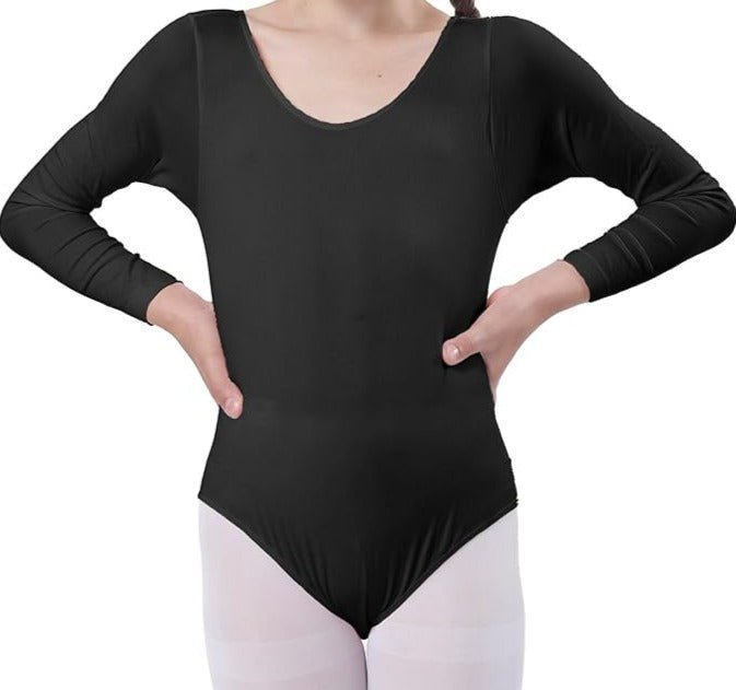 Load image into Gallery viewer, Vrouw draagt een zwart Balletshirt voor meisjes met lange mouwen en witte leggings: Dans met elegantie en comfort!
