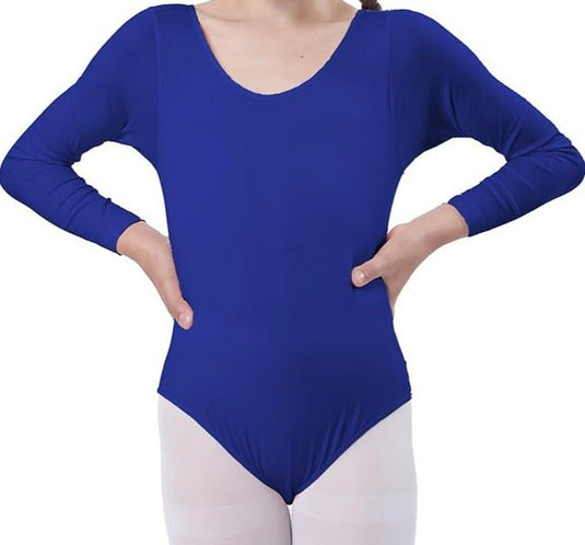 Vrouw draagt een blauw, lange mouwen balletshirt voor meisjes Dans met elegantie en comfort! ontmoette witte leggings.