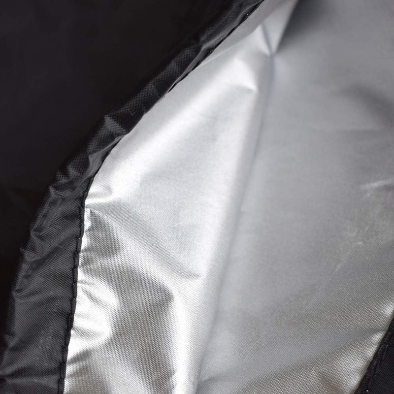 Laad afbeelding in Galerijviewer, Close-up van een zwart en zilver waterdicht roeimachinehoes, mogelijk afkomstig van een kledingstuk of tas, met textuurdetails met de nadruk op het stiksel en de glans van het materiaal.
