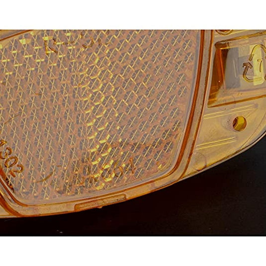 Een stevig en duurzaam oranje motorachterlicht voor verbeterde zichtbaarheid.
Verhoog je zichtbaarheid in het donker met de fietsreflectorset!