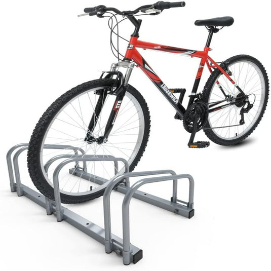 Een stijlvolle fiets staat geparkeerd op een Fietsenrek voor 3 of 4 fietsen: de ideale opbergoplossing voor binnen en buiten.