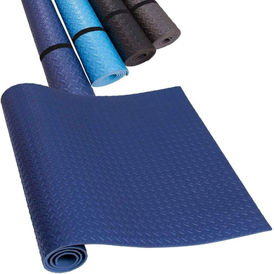 Drie Sportmatten voor elke training in blauw, zwart en grijs, allemaal opgerold en tegen elkaar gestapeld met zichtbare geribbelde texturen, vervaardigd uit hoogwaardige materialen.