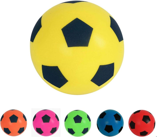 Een verzameling kleurrijke softballen van schuim, veilig voor kinderen, met zeshoekige patronen, weergegeven in verschillende kleuren: geel, oranje, roze, groen, blauw en rood.