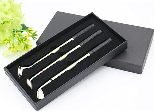 Een Golfclub pennenset: een stijlvolle en functionele toevoeging aan je werkplek in een zwarte geschenkdoos.
