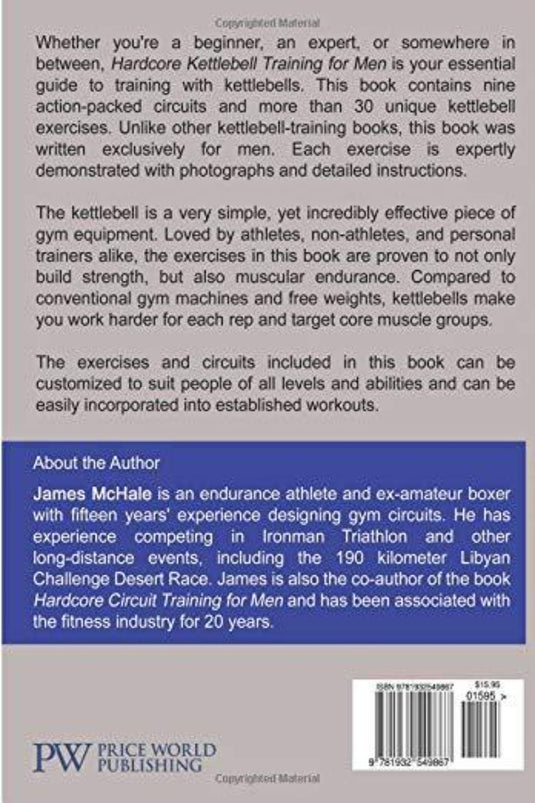 Achterkant van een boek met tekstbeschrijvingen, streepjescode, prijslabel en publicatiegegevens. De tekst bevat een samenvatting gericht op hardcore Kettlebell Training for Men, biografie van de auteur en aanbevelingen.