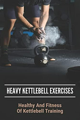 Een persoon die zware Kettlebell-oefeningen uitvoert met de nadruk op fitness.