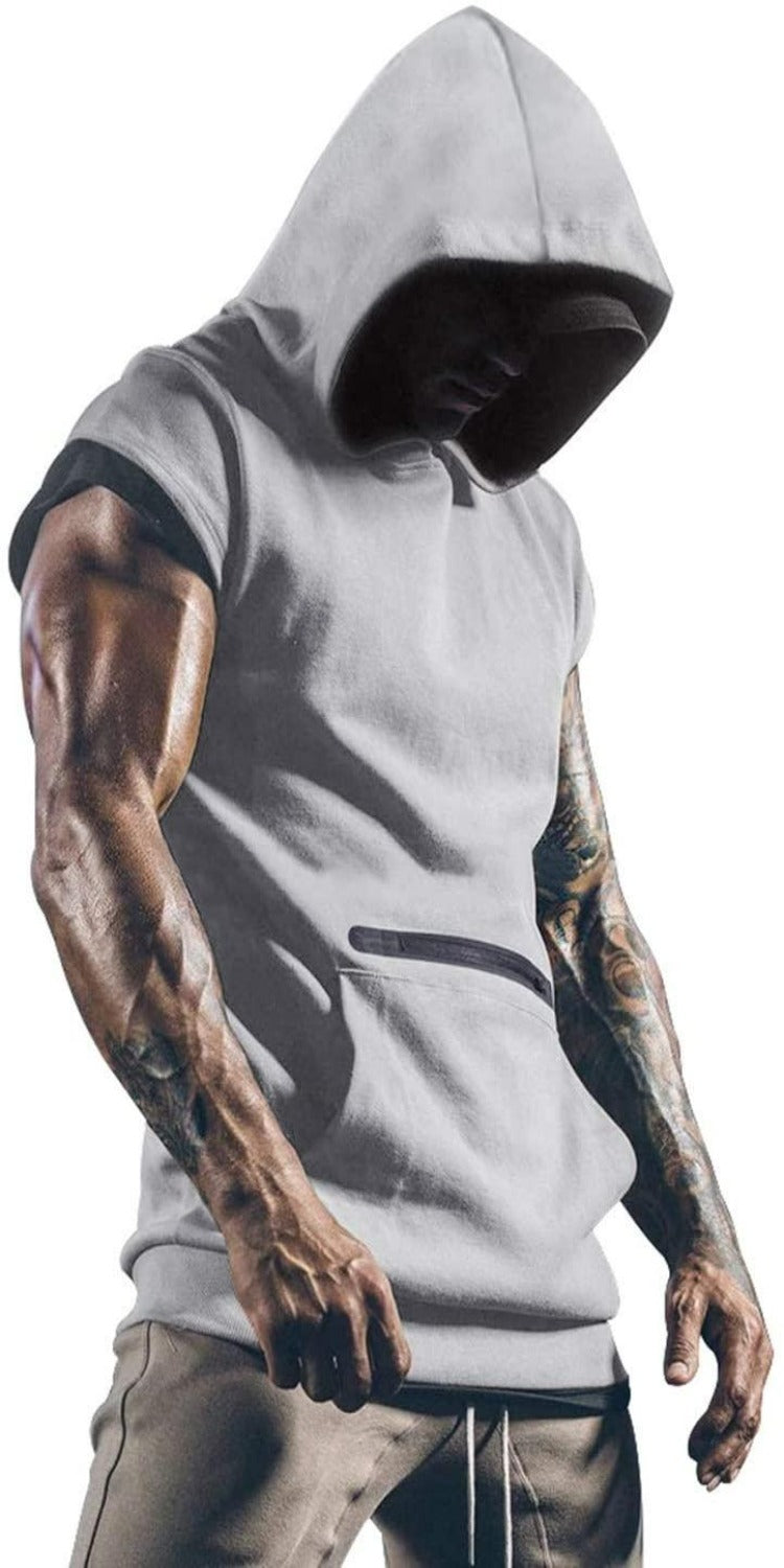 Load image into Gallery viewer, Gespierde man in grijze gymtanktops voor heren, met gebogen hoofd en tatoeages zichtbaar op zijn armen.

