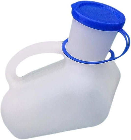 Een witte plastic schenkkan met een blauw deksel, Je favoriete noodtoilet: de ultieme oplossing voor noodgevallen.