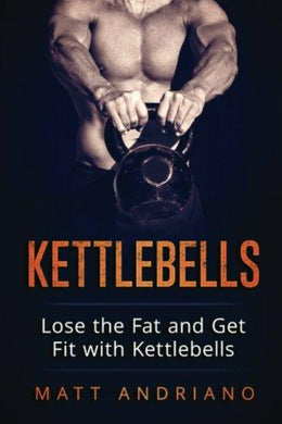 Een persoon met een gespierde torso die Kettlebells vasthoudt: verlies het vet en word fit met Kettlebells, met een boektitel-overlay met de tekst 