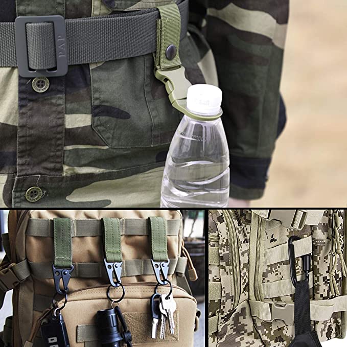 Load image into Gallery viewer, Een collage van details van militaire uitrusting: een jasje met knopen, een waterfles vastgemaakt aan een Tactische riem voor mannen, sleutels die aan een riem hangen en een close-up van een camouflagepatroon.
