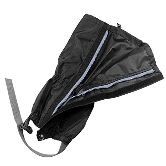 Een zwarte tas met ritssluiting ontworpen met Gaiters: Bescherm je benen tijdens je outdooravonturen voor outdoorliefhebbers, die essentiële bescherming bieden.