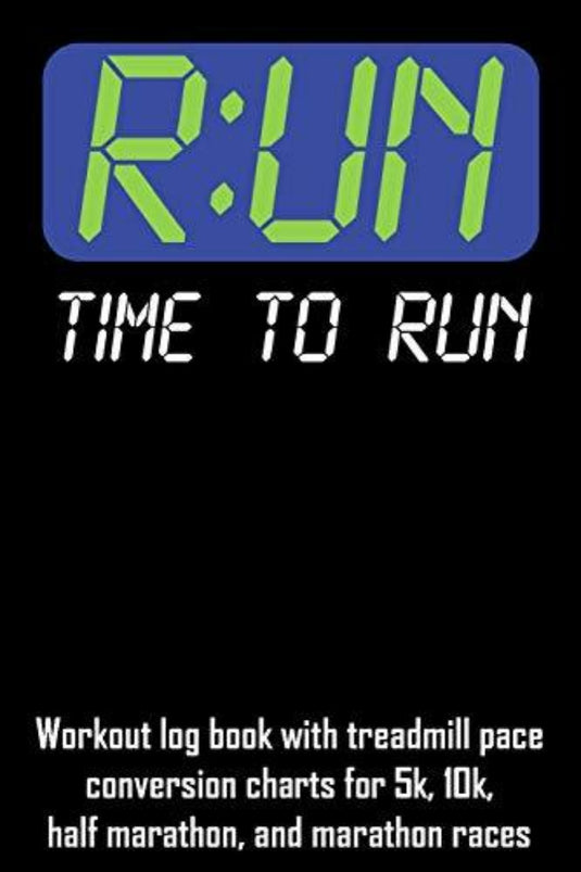 Boekomslag getiteld "R: Un Time to Run" met details van het trainingslogboek en hardloopconversiegrafieken voor races van verschillende afstanden op een blauwe achtergrond.