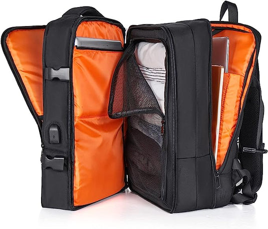 Open De ultieme reisrugzak voor elk avontuur met oranje interieur met daarin gecompartimenteerde vakken voor gadgets en kleding, voorzien van een USB-oplaadpoort.