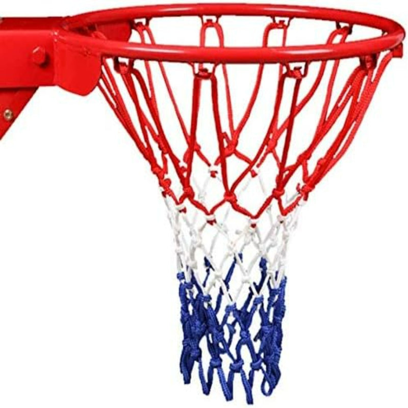 Laad afbeelding in Galerijviewer, A Sla je basketbaldoel niet in de oorlog met een versleten net gemaakt van nylon met rode, blauwe en witte strepen.
