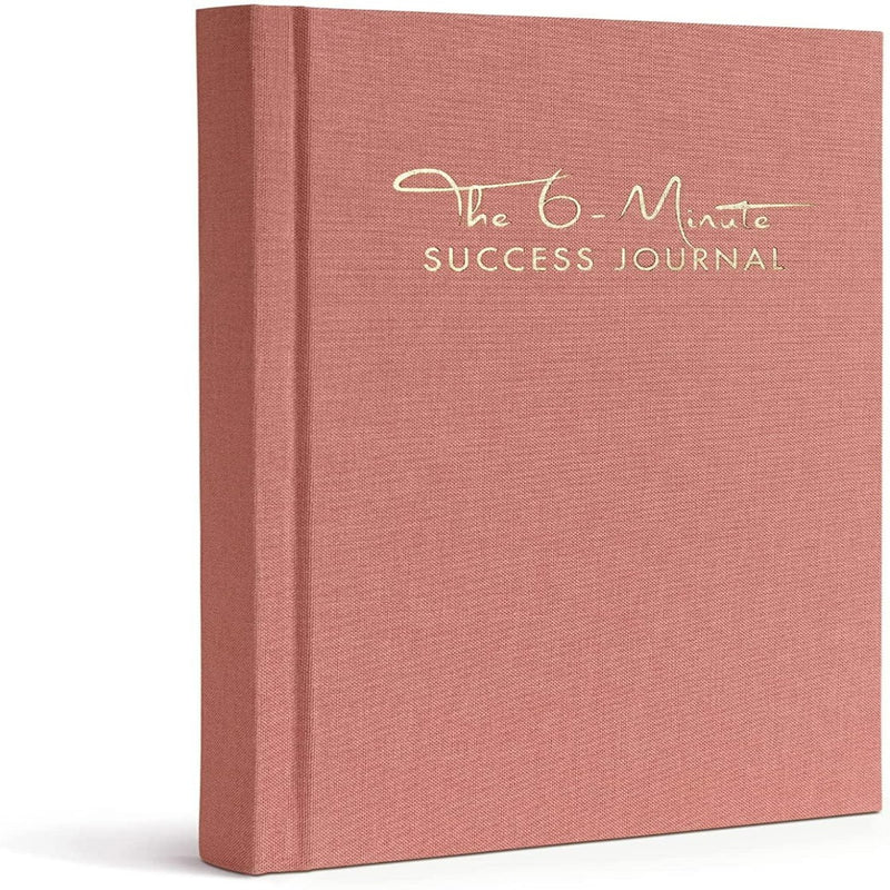 Laad afbeelding in Galerijviewer, Een roze hardcover dagboek met de titel &quot;Het 6-Minute Success Journal: Transformeer je Leven met Slechts 6 Minuten Per Dag!&quot; weergegeven op een neutrale achtergrond, ontworpen om de productiviteit en mindfulness te verbeteren.
