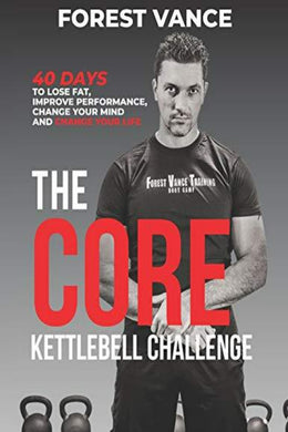 Man in een zwart t-shirt die reclame maakt voor de CORE Kettlebell Challenge: 40 dagen om vet te verliezen en spieren te krijgen.
