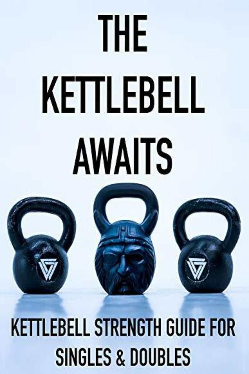 Load image into Gallery viewer, Drie zwarte kettlebells op een rij, de middelste met een leeuwengezicht, onder &#39;The Kettlebell Awaits&#39; en boven &#39;Coach Vaughn&#39;s Kettlebell Strength Guide for Singles &amp; Doubles.
