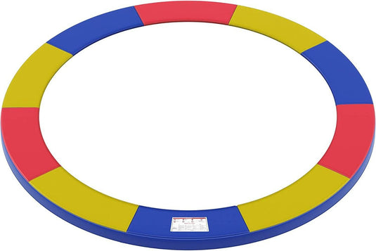Een cirkelvormige evenwichtsbalk bestaande uit afwisselend blauwe, rode en gele segmenten, van bovenaf gezien, met een Trampoline Randafdekking voor extra veiligheid.