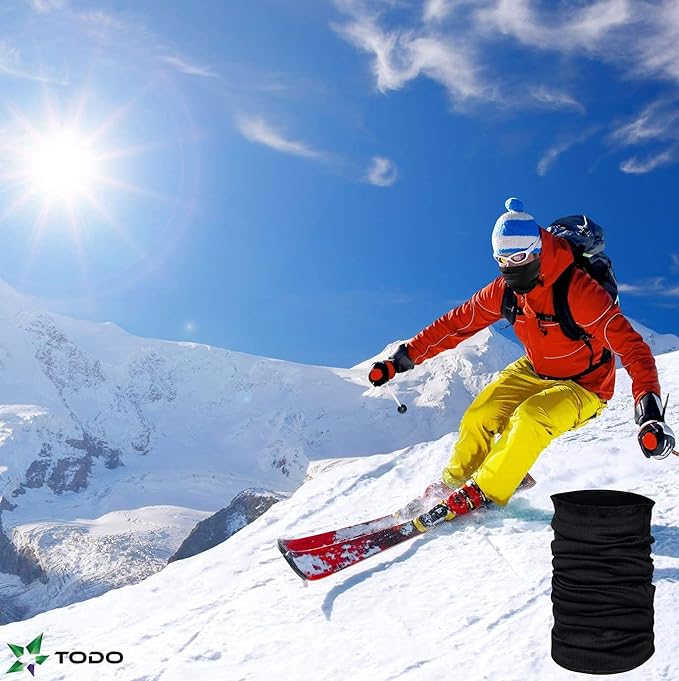 Laad afbeelding in Galerijviewer, Een warme en ademende skiër skiet van een besneeuwde helling terwijl hij een Warm en comfortabel draagt: de perfecte universele colsjaal halswarmer voor sport en vrije tijd.
