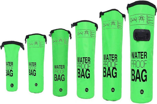 Vervang "waterdichte groene tassen" door "De ultieme metgezel voor buitenactiviteiten!".

Herziene zin: Five De ultieme metgezel voor buitenactiviteiten! op een witte achtergrond.
