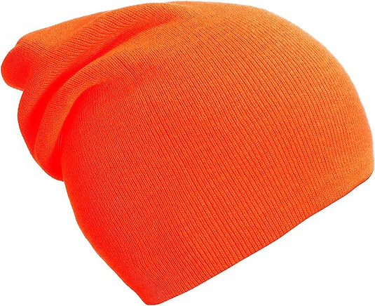 Oranje slouchmutsen: de perfecte wintermuts voor dames en heren op een witte achtergrond.